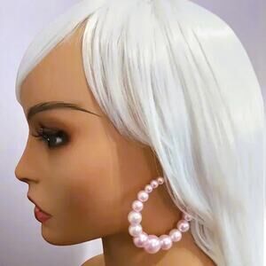 Earrings Pink Pearl Hoop different size pearls‎